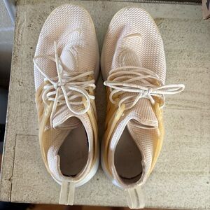 Women's light pink Nike Prestos